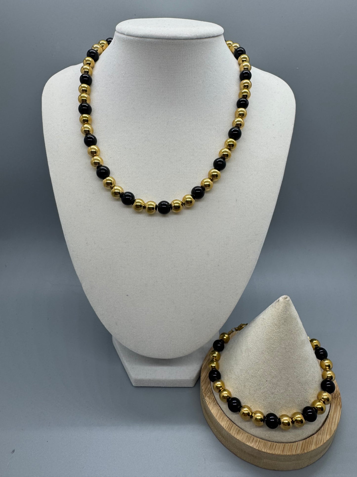 SET GOLD AND BLACK