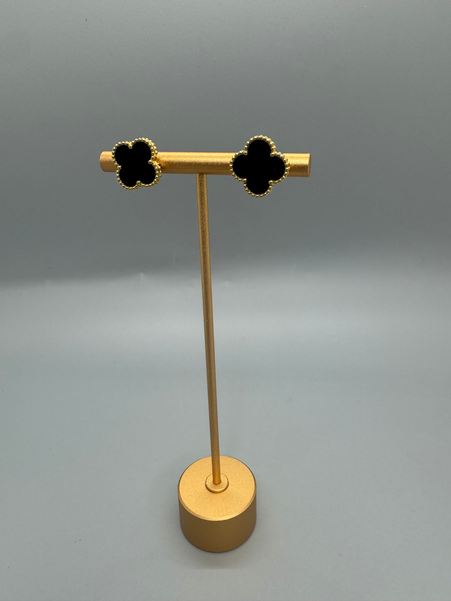 EARRING CLOVER BLACK