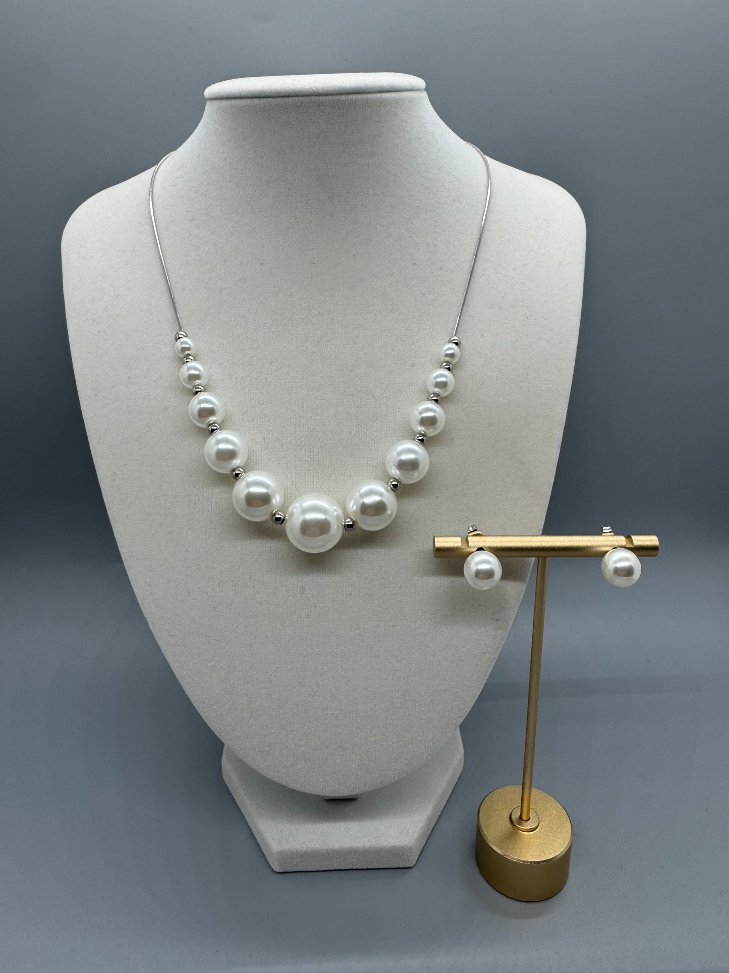 SET NECKLACE AND EARRINGS PEARL