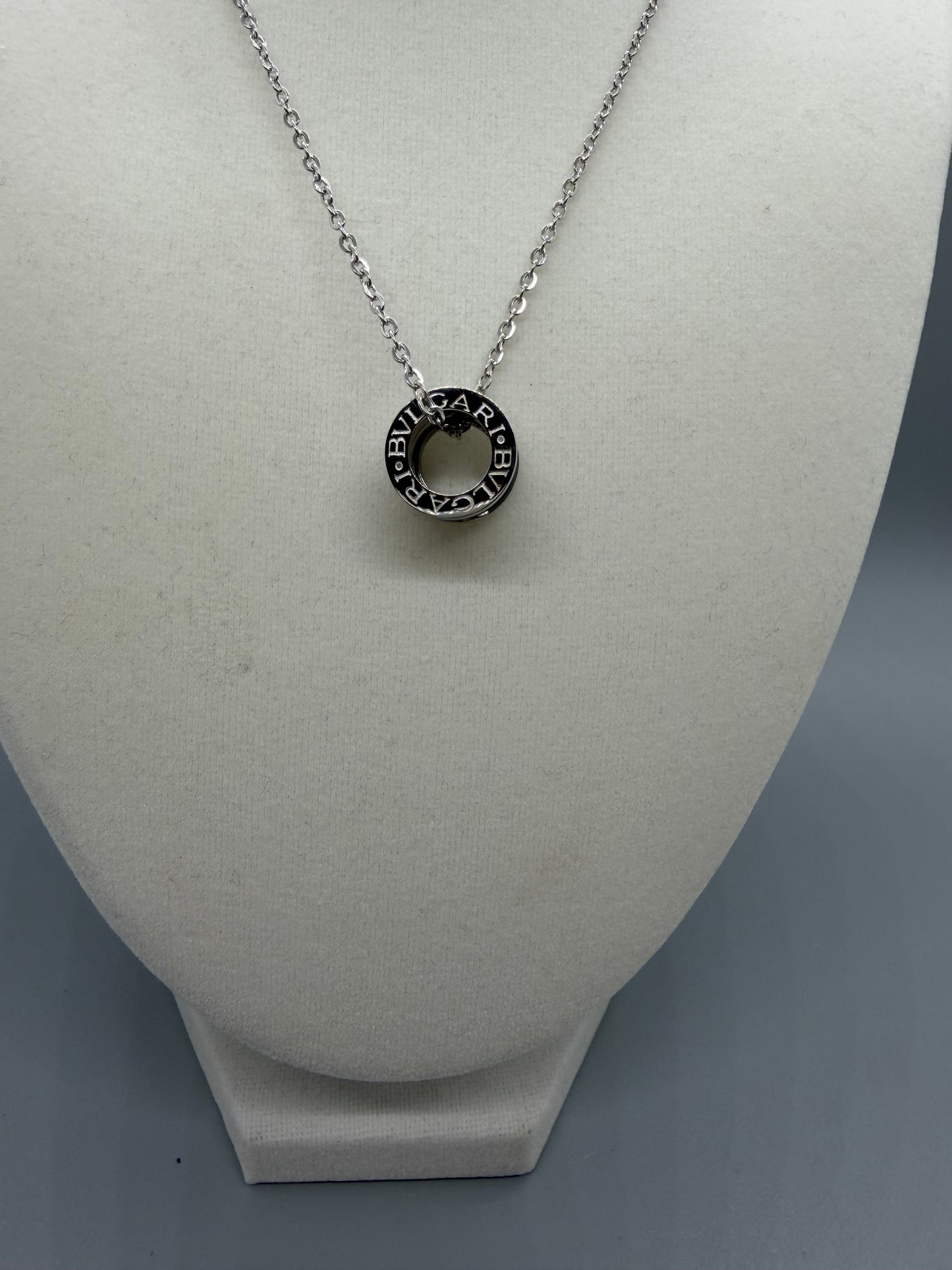 NECKLACE LUXURY BVL LOGO
