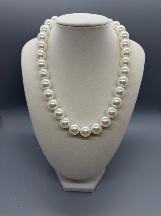 NECKLACE PEARLS CHUNKY